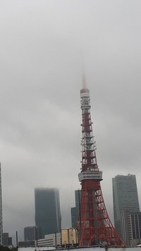 曇り空の東京