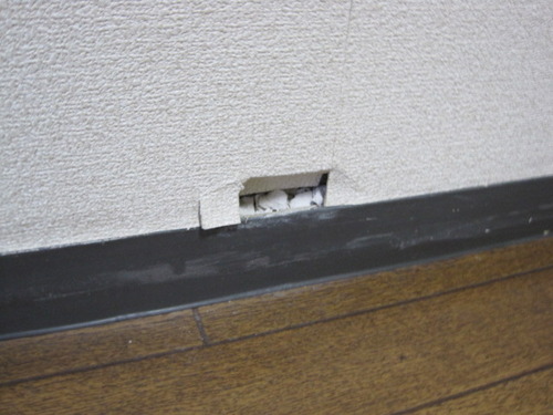 北九州市小倉の賃貸物件にて壁穴補修工事実施例