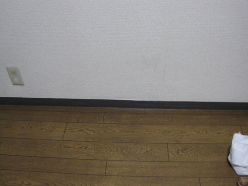北九州市小倉の賃貸物件にて壁穴補修工事実施例