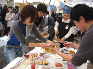 でてこんの祭が大盛況！