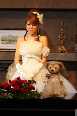 ロングタキシードのダッフィー、結婚式の模様の写真