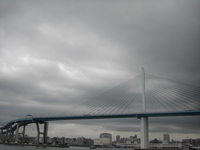 荒津大橋と梅雨の雲