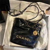 CHANEL ハンドバッグ レザー ゴールドロゴ メタルチャーム キルティング デザイン シャネル
