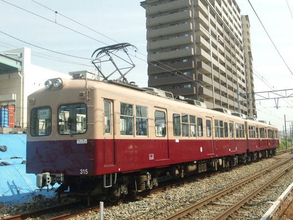 西鉄貝塚線の313形が旧塗装になって出場