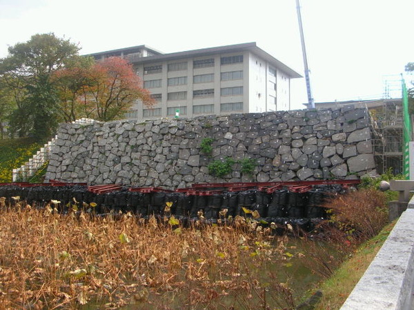福岡城跡上之橋御門石垣の保存修復現場を見る